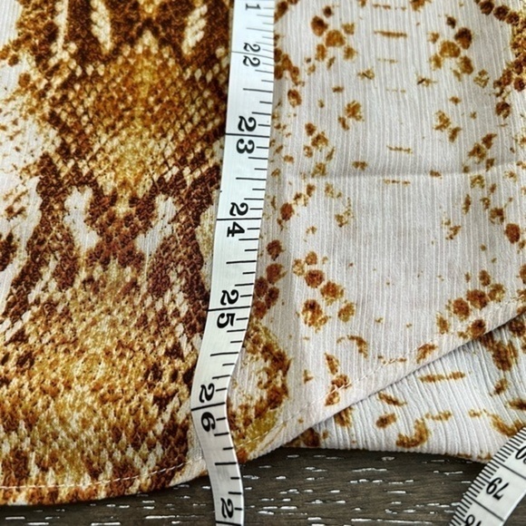 Rachel Zoe Button Down Snake Skin Pattern Top - Picture 9 of 12